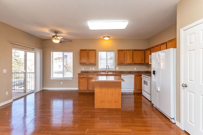 Building Photo - Beautiful Ranch-Style Condo with Attached ...