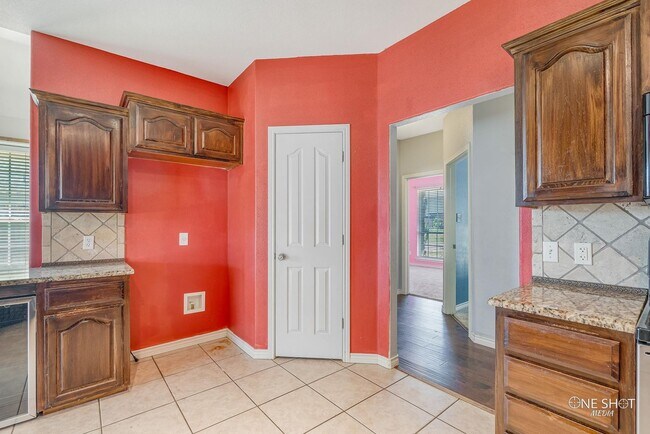 Building Photo - 7017 Springwater Ave