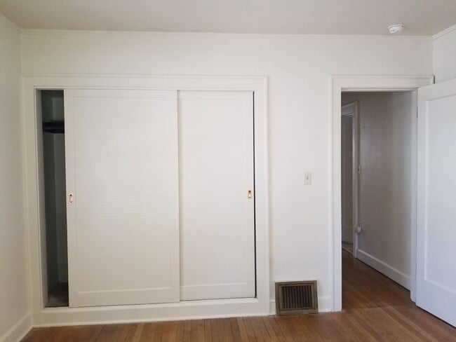 Building Photo - N. 25th Ave 2 bedroom Craftsman w/basement