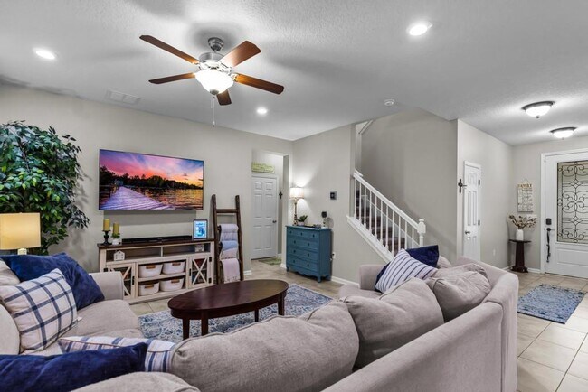 Building Photo - Spacious Home in Prime Location!