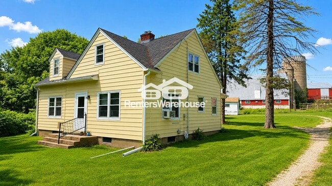 Building Photo - W10894 US-10