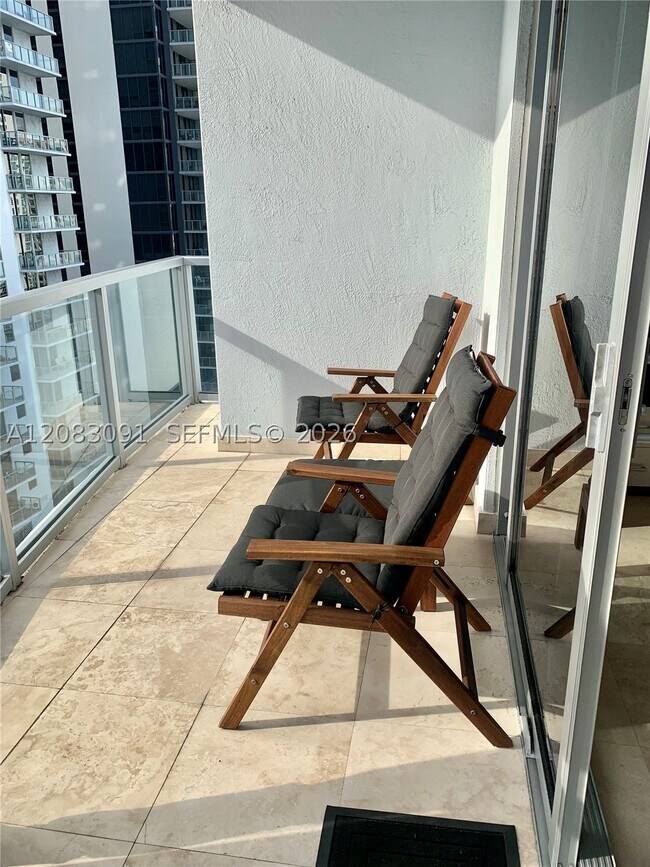 Building Photo - 1060 Brickell Ave