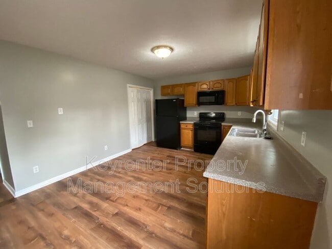 Building Photo - 1050 B St