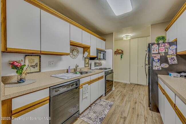 Building Photo - 1504 Summit Pointe