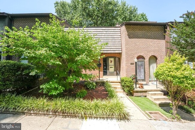 Building Photo - 4908 Sauquoit Ln