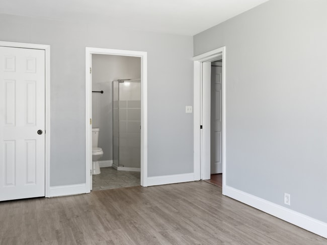 Building Photo - Spacious 4 Bedroom, 2 Bathroom Home