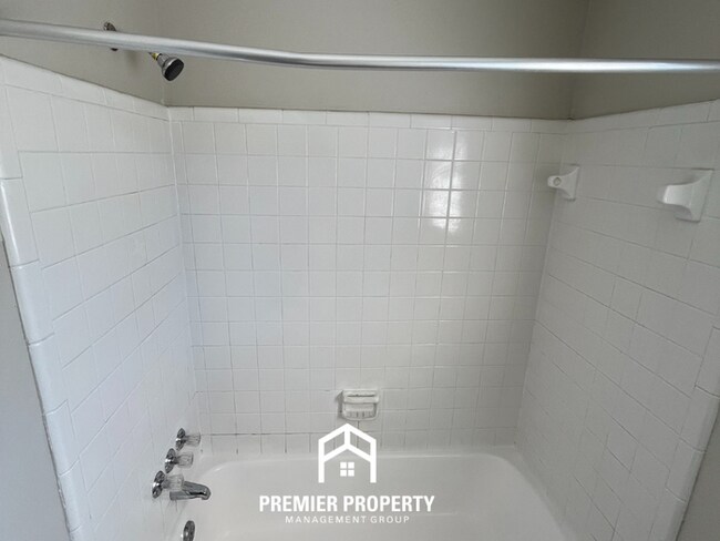 Building Photo - 3821 Oak Lake Ln