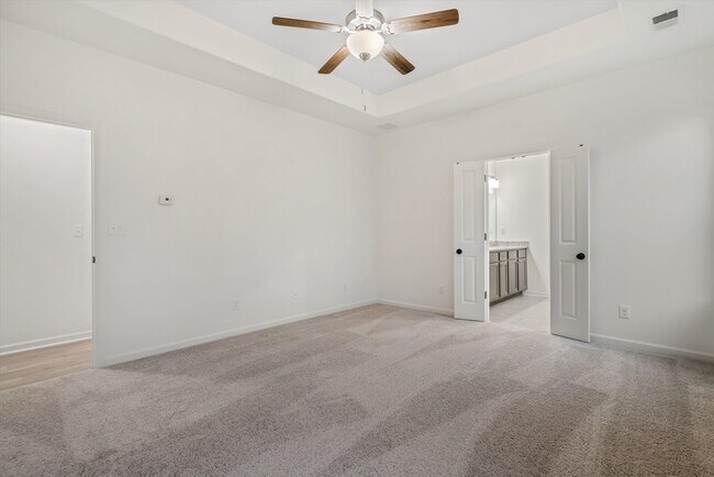 Building Photo - 300 Maple St