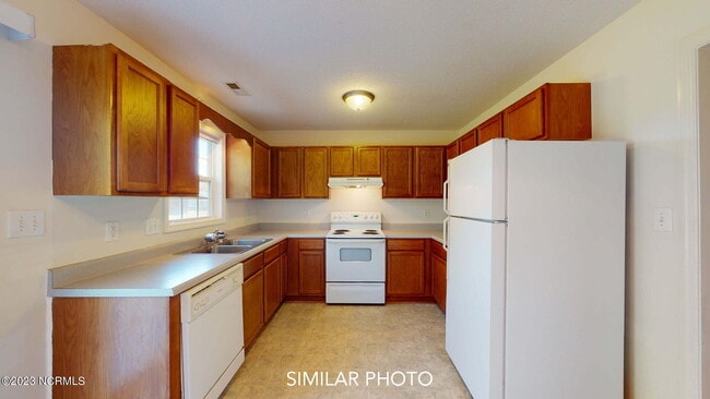 Building Photo - 104 E Coopers Ct