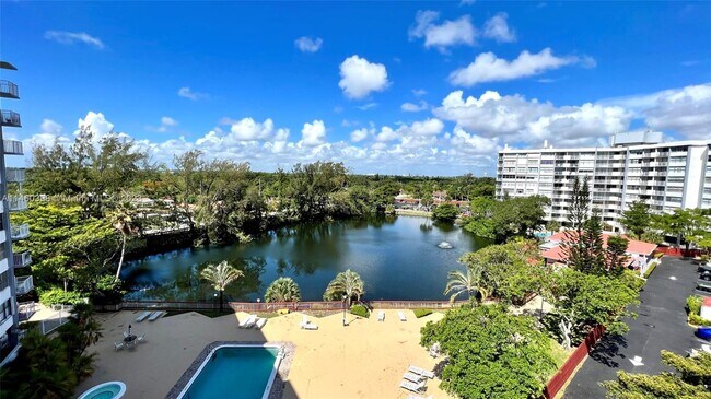 Building Photo - 1300 NE Miami Gardens Dr