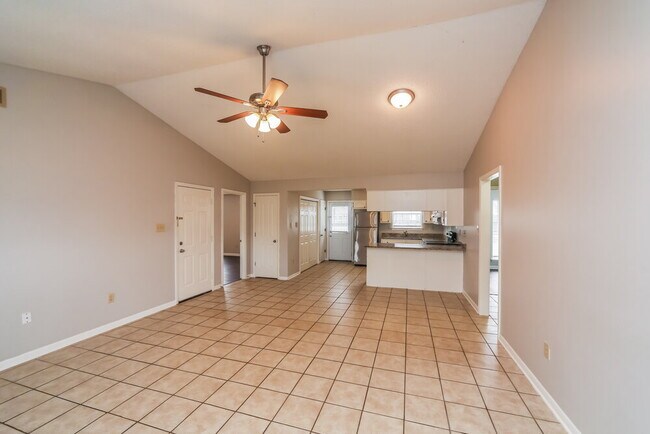 Building Photo - 7110 Redfern Dr