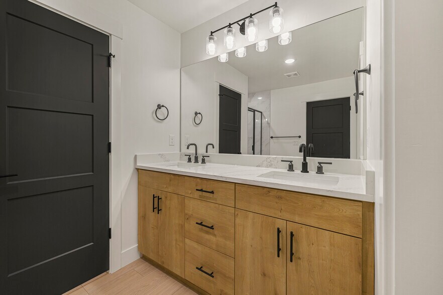 Building Photo - 2147 Pebble Brook Ct