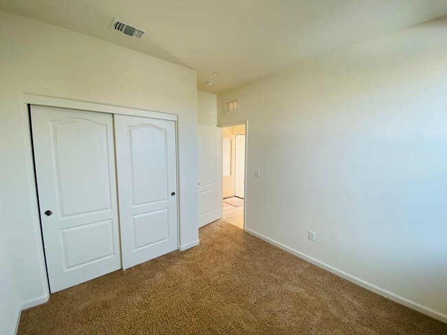 Building Photo - 5531 Glowhaven St
