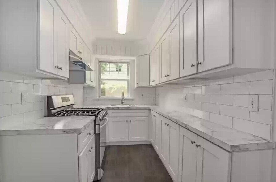 Building Photo - 331 Winfield Ter