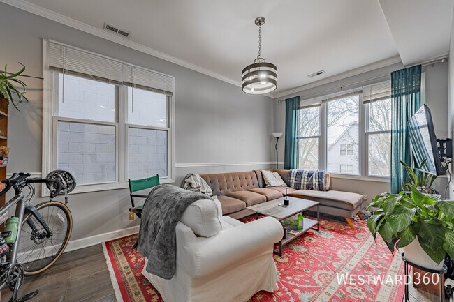 Building Photo - 1733 N Artesian Ave