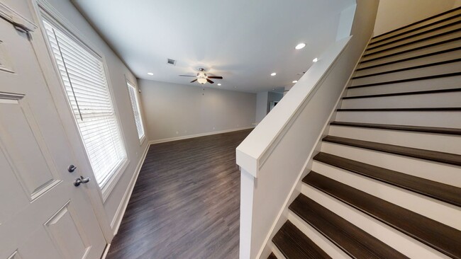 Building Photo - 3855 Academy Dr