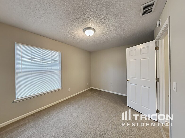 Building Photo - 7544 Teaticket Ct