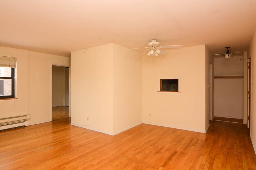 Building Photo - 665 W Wrightwood Ave