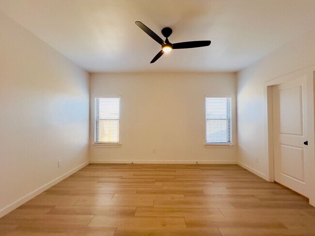 Building Photo - PRE-LEASING FOR JUNE OR JULY! Spacious Townhome in Escondido