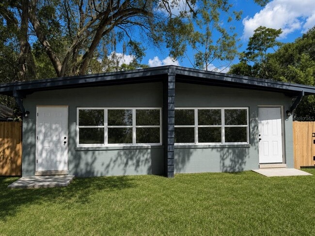 Building Photo - 1607 Dauphin Ln