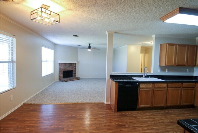 Building Photo - 1460 Stewart Dr