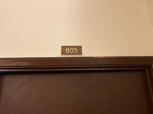 Building Photo - Recently Remodeled Studio In The Heart of Waikiki.