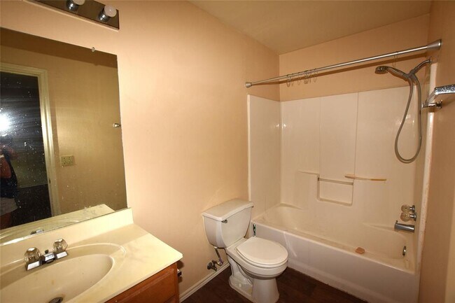 Building Photo - 904 Sagewood Trail