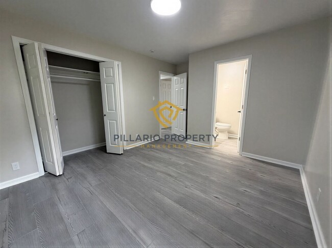 Building Photo - 2706 Lakewood Dr N