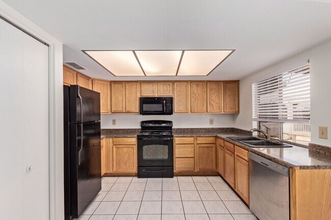 Building Photo - Comfortable 3-Bed, 2-Bath Home in Glendale...