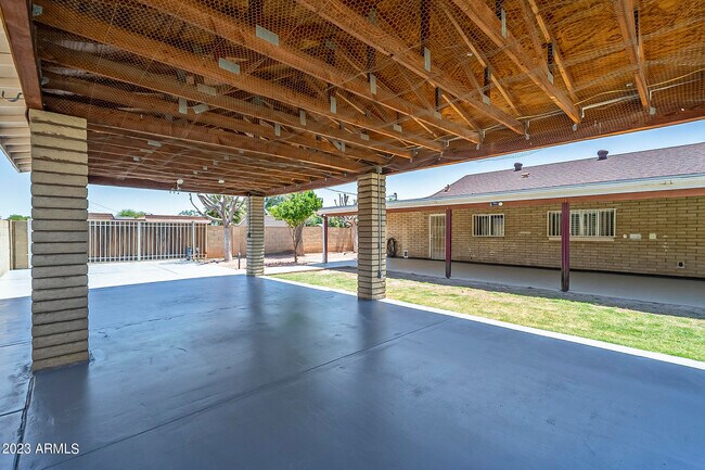 Building Photo - 5802 W Frier Dr