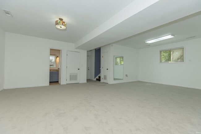 Building Photo - 5122 Woodridge Dr