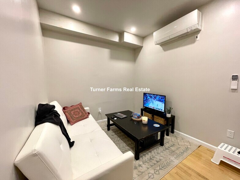 Building Photo - 91 Hudson St