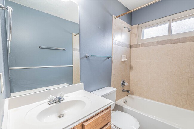 Building Photo - 6630 Bluebottle Ln
