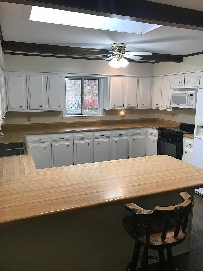 Kitchen - 2700 N Loxley Ave