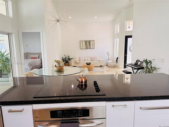 Building Photo - 646 Stanton Dr