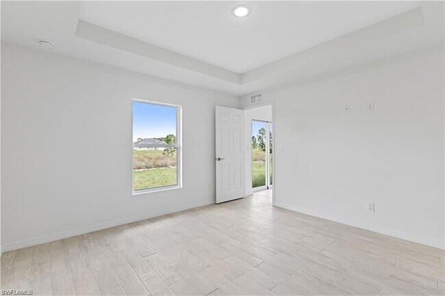 Building Photo - 835 Palomino St E