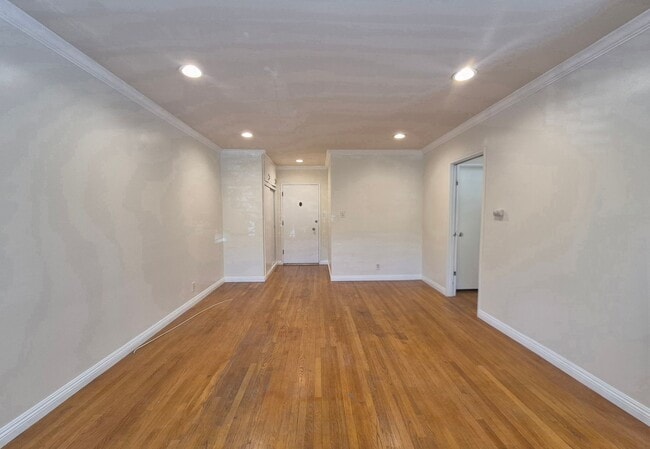 Building Photo - Charming One Bedroom, One Bath Unfurnished Apartment