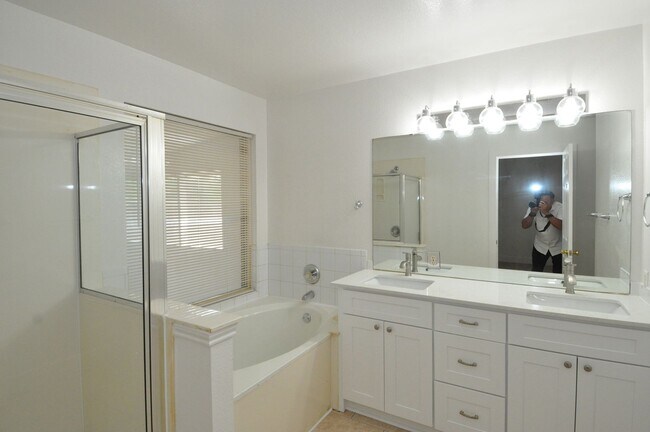 Building Photo - Newly Renovated Home in Pflugerville - Gre...