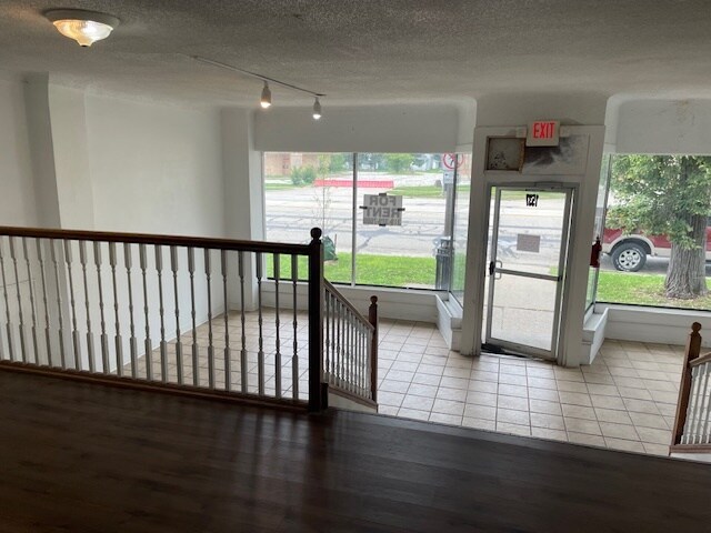 Building Photo - 1537 1st Ave SE