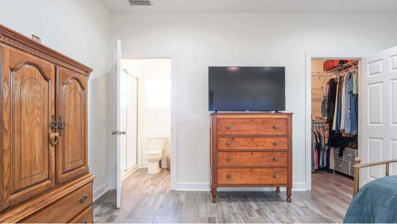 Building Photo - 2910 Clearview Ave