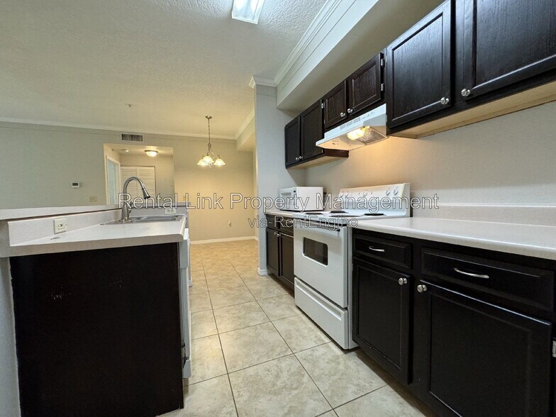 Building Photo - 11530 Villa Grand