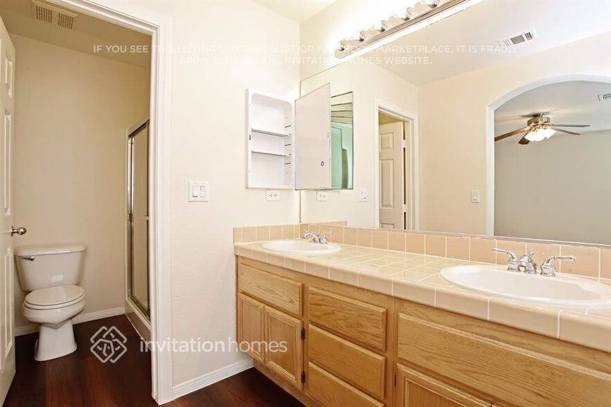 Building Photo - 2515 Wellworth Ave