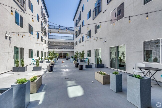 Building Photo - FULLY FURNISHED - 2 MONTHS FREE ON 14 MONT...