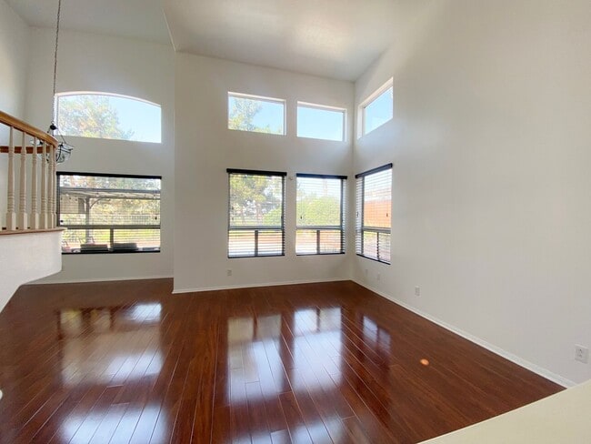 Building Photo - Spectacular 4 bd. 3 bath home in prime Dis...