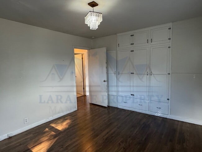 Building Photo - Charming 3 Bedroom 2 Bathroom House