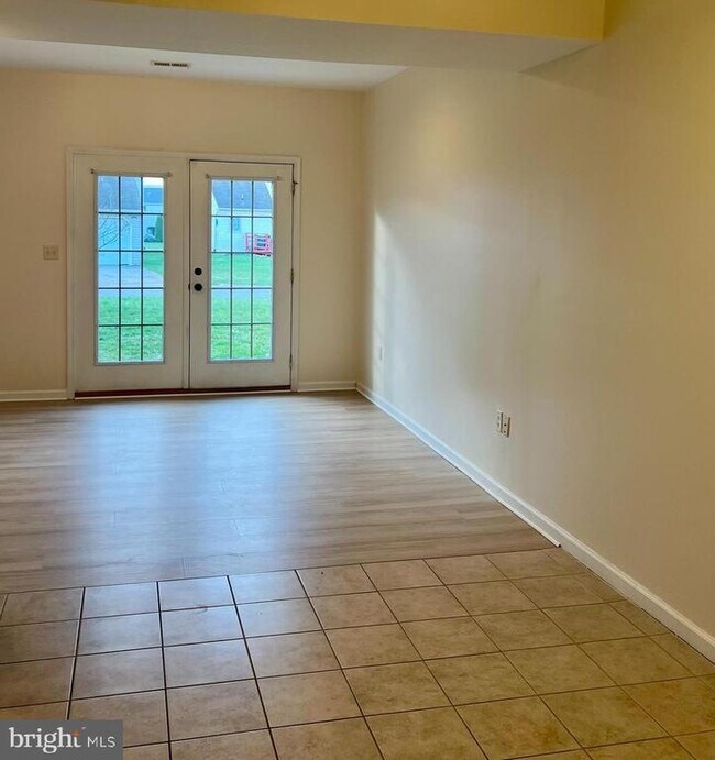 Building Photo - 2037 Powell Dr