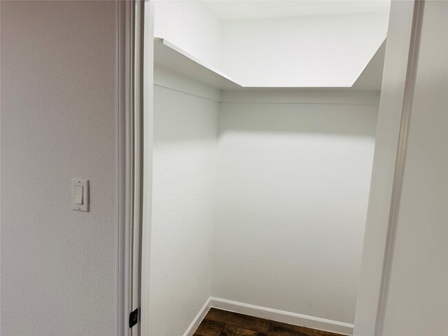 Building Photo - 740 Bimebella Ln