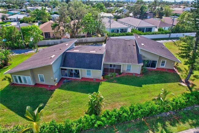 Building Photo - 706 111th Ave N