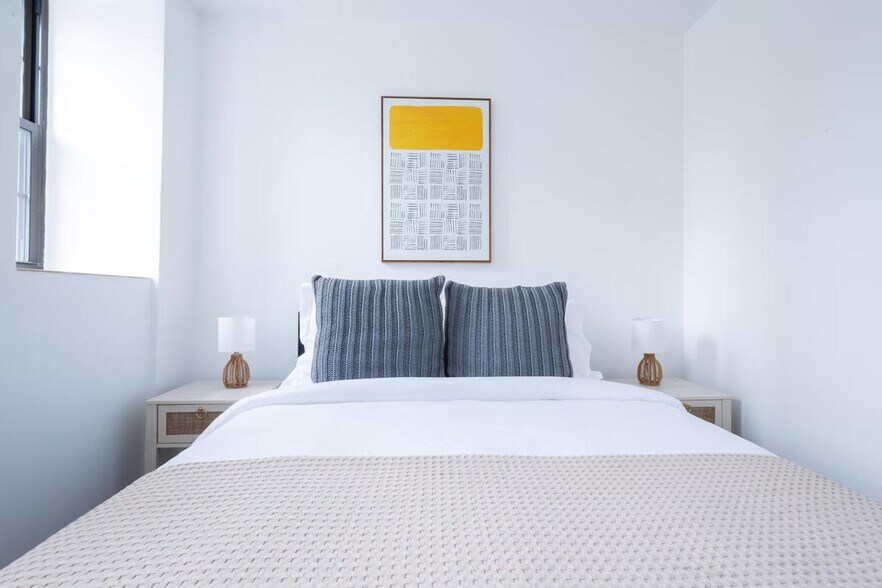 Building Photo - 179 E 102nd St