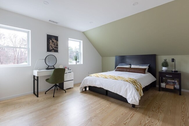 Building Photo - 136 Topsfield Rd